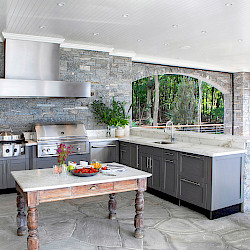 Modern Outdoor Kitchen